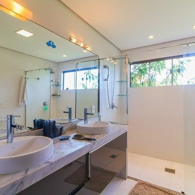 Casa Residencial com 585m², 6 quartos, 4 suítes, 8 garagens, no bairro João Paulo em Florianópolis