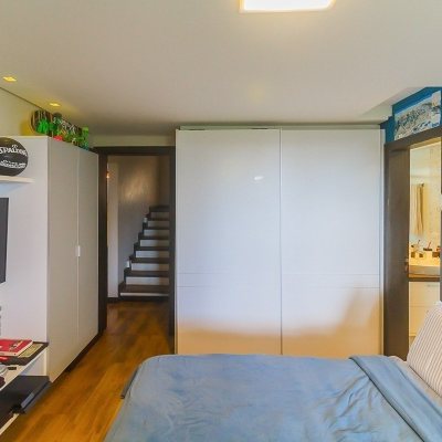 Casa Residencial com 585m², 6 quartos, 4 suítes, 8 garagens, no bairro João Paulo em Florianópolis