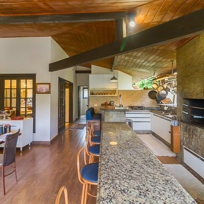 Casa Residencial com 585m², 6 quartos, 4 suítes, 8 garagens, no bairro João Paulo em Florianópolis