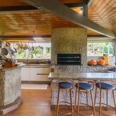 Casa Residencial com 585m², 6 quartos, 4 suítes, 8 garagens, no bairro João Paulo em Florianópolis