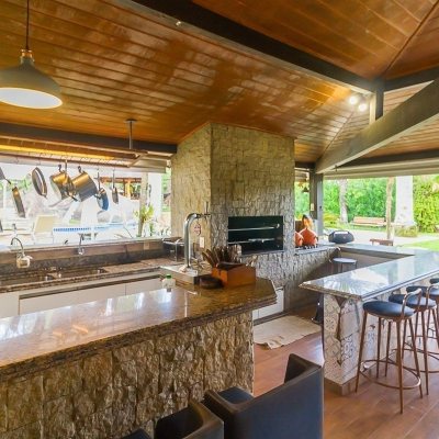 Casa Residencial com 585m², 6 quartos, 4 suítes, 8 garagens, no bairro João Paulo em Florianópolis