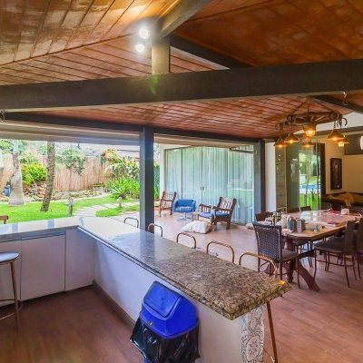 Casa Residencial com 585m², 6 quartos, 4 suítes, 8 garagens, no bairro João Paulo em Florianópolis