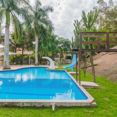 Casa Residencial com 585m², 6 quartos, 4 suítes, 8 garagens, no bairro João Paulo em Florianópolis