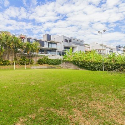 Casa Residencial com 585m², 6 quartos, 4 suítes, 8 garagens, no bairro João Paulo em Florianópolis