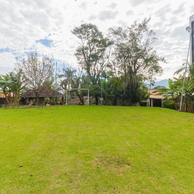 Casa Residencial com 585m², 6 quartos, 4 suítes, 8 garagens, no bairro João Paulo em Florianópolis