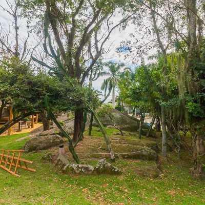 Casa Residencial com 585m², 6 quartos, 4 suítes, 8 garagens, no bairro João Paulo em Florianópolis