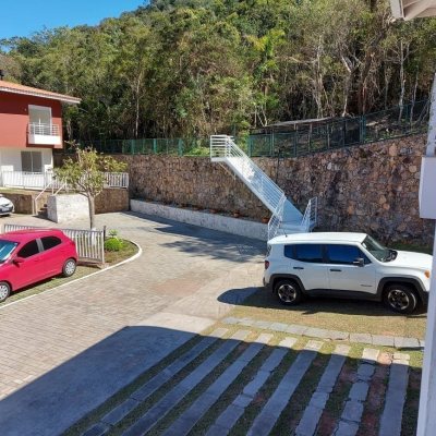 Casa em Condomínio com 149m², 3 quartos, 1 suíte, 2 garagens, no bairro Sambaqui em Florianópolis