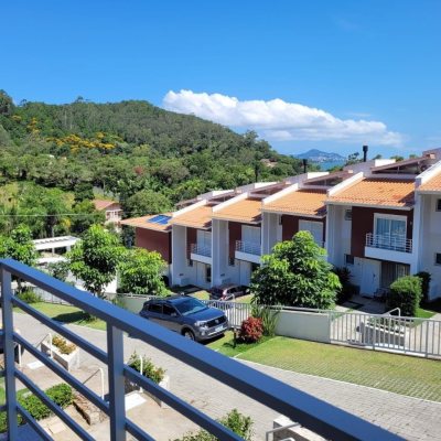 Casa em Condomínio com 149m², 3 quartos, 1 suíte, 2 garagens, no bairro Sambaqui em Florianópolis