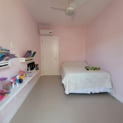 Casa em Condomínio com 149m², 3 quartos, 1 suíte, 2 garagens, no bairro Sambaqui em Florianópolis