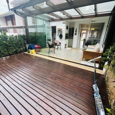 Casa em Condomínio com 149m², 3 quartos, 1 suíte, 2 garagens, no bairro Sambaqui em Florianópolis