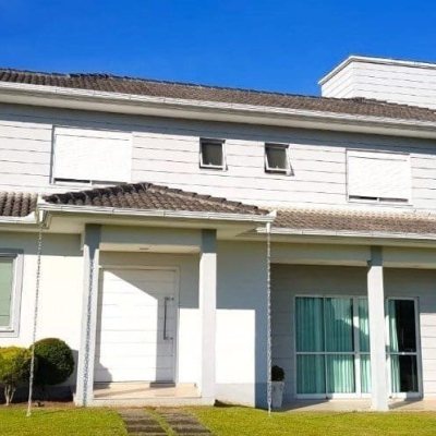 Casa em Condomínio com 400m², 4 quartos, 3 suítes, 4 garagens, no bairro Córrego Grande em Florianópolis