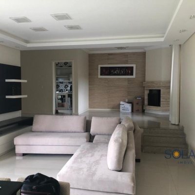 Casa em Condomínio com 400m², 4 quartos, 3 suítes, 4 garagens, no bairro Córrego Grande em Florianópolis