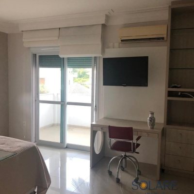 Casa em Condomínio com 400m², 4 quartos, 3 suítes, 4 garagens, no bairro Córrego Grande em Florianópolis