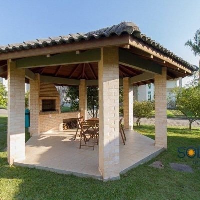 Casa em Condomínio com 400m², 4 quartos, 3 suítes, 4 garagens, no bairro Córrego Grande em Florianópolis