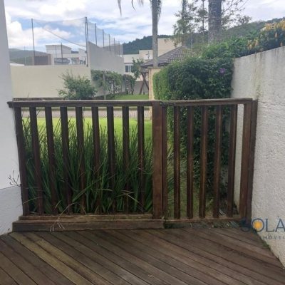 Casa em Condomínio com 400m², 4 quartos, 3 suítes, 4 garagens, no bairro Córrego Grande em Florianópolis