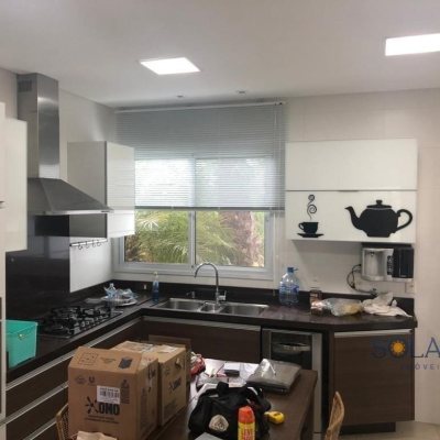 Casa em Condomínio com 400m², 4 quartos, 3 suítes, 4 garagens, no bairro Córrego Grande em Florianópolis