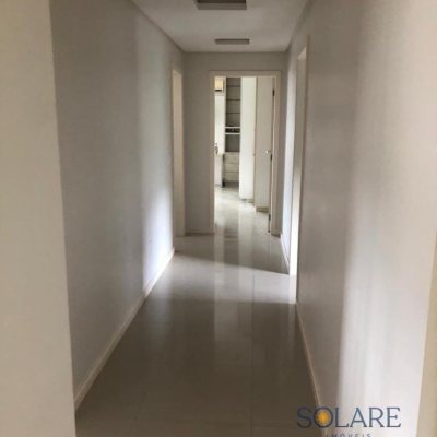 Casa em Condomínio com 400m², 4 quartos, 3 suítes, 4 garagens, no bairro Córrego Grande em Florianópolis