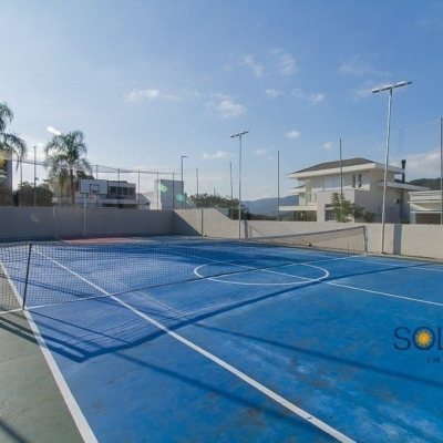 Casa em Condomínio com 400m², 4 quartos, 3 suítes, 4 garagens, no bairro Córrego Grande em Florianópolis