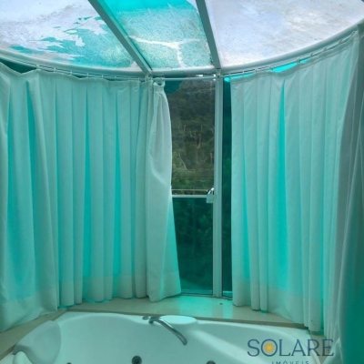 Casa em Condomínio com 400m², 4 quartos, 3 suítes, 4 garagens, no bairro Córrego Grande em Florianópolis