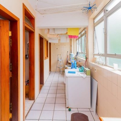 Apartamentos com 230m², 4 quartos, 1 suíte, 2 garagens, no bairro Agronômica em Florianópolis