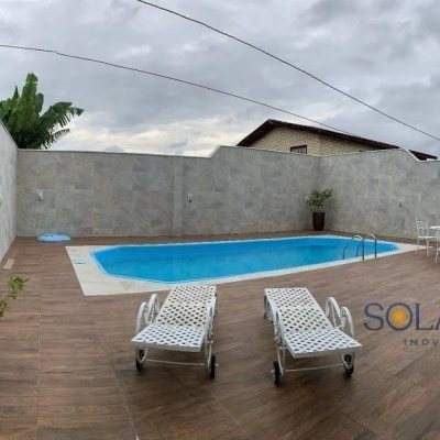 Casa Residencial com 214m², 4 quartos, 1 suíte, 4 garagens, no bairro Carianos em Florianópolis