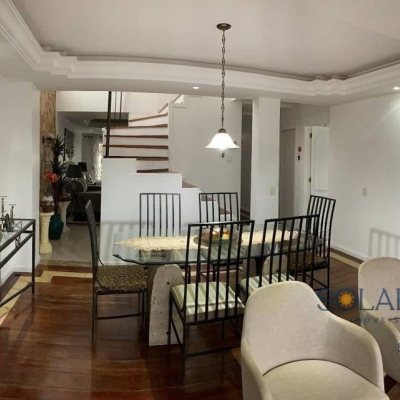 Casa Residencial com 214m², 4 quartos, 1 suíte, 4 garagens, no bairro Carianos em Florianópolis