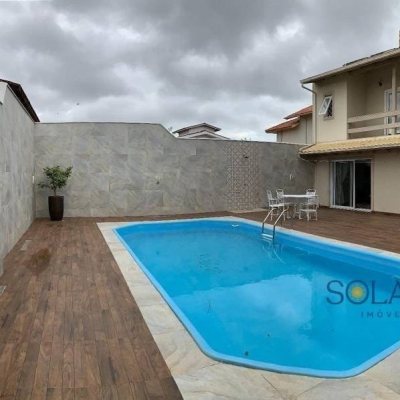 Casa Residencial com 214m², 4 quartos, 1 suíte, 4 garagens, no bairro Carianos em Florianópolis