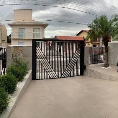 Casa Residencial com 214m², 4 quartos, 1 suíte, 4 garagens, no bairro Carianos em Florianópolis