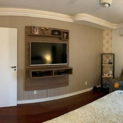 Casa Residencial com 214m², 4 quartos, 1 suíte, 4 garagens, no bairro Carianos em Florianópolis