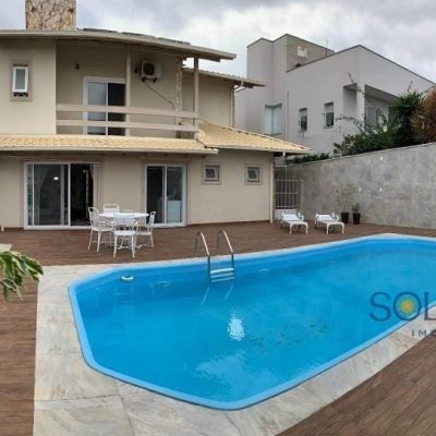 Casa Residencial com 214m², 4 quartos, 1 suíte, 4 garagens, no bairro Carianos em Florianópolis