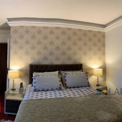 Casa Residencial com 214m², 4 quartos, 1 suíte, 4 garagens, no bairro Carianos em Florianópolis