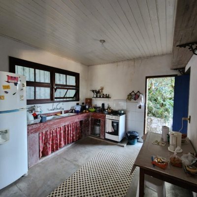 Casa Residencial com 130m², 2 quartos, 1 garagem, no bairro Morro Das Pedras em Florianópolis