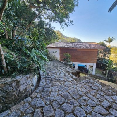 Casa Residencial com 130m², 2 quartos, 1 garagem, no bairro Morro Das Pedras em Florianópolis