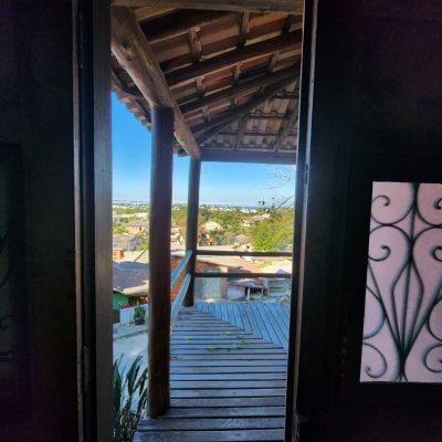 Casa Residencial com 130m², 2 quartos, 1 garagem, no bairro Morro Das Pedras em Florianópolis