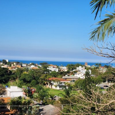 Casa Residencial com 130m², 2 quartos, 1 garagem, no bairro Morro Das Pedras em Florianópolis
