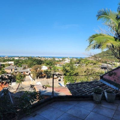 Casa Residencial com 130m², 2 quartos, 1 garagem, no bairro Morro Das Pedras em Florianópolis