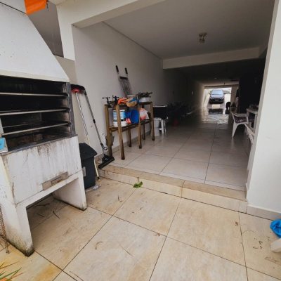 Casa Residencial com 291m², 4 quartos, 4 suítes, 3 garagens, no bairro Trindade em Florianópolis