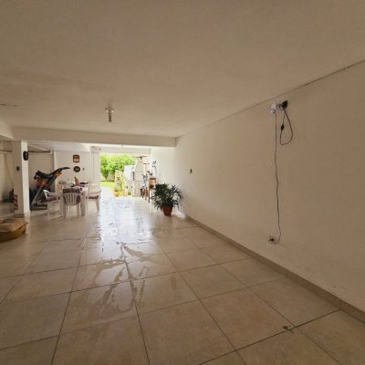 Casa Residencial com 291m², 4 quartos, 4 suítes, 3 garagens, no bairro Trindade em Florianópolis