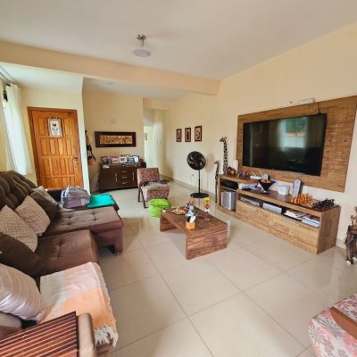 Casa Residencial com 291m², 4 quartos, 4 suítes, 3 garagens, no bairro Trindade em Florianópolis