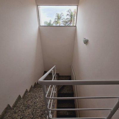 Casa Residencial com 291m², 4 quartos, 4 suítes, 3 garagens, no bairro Trindade em Florianópolis