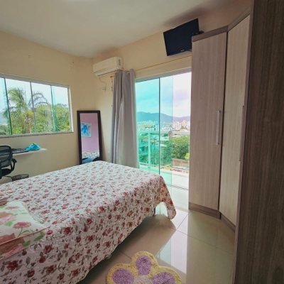 Casa Residencial com 291m², 4 quartos, 4 suítes, 3 garagens, no bairro Trindade em Florianópolis