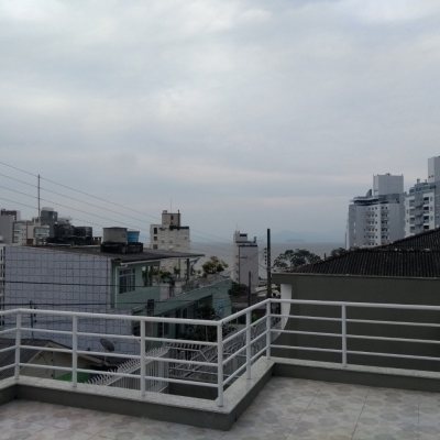 Casa Residencial com 139m², 2 quartos, 1 suíte, 1 garagem, no bairro Agronômica em Florianópolis