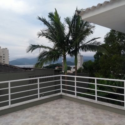 Casa Residencial com 139m², 2 quartos, 1 suíte, 1 garagem, no bairro Agronômica em Florianópolis