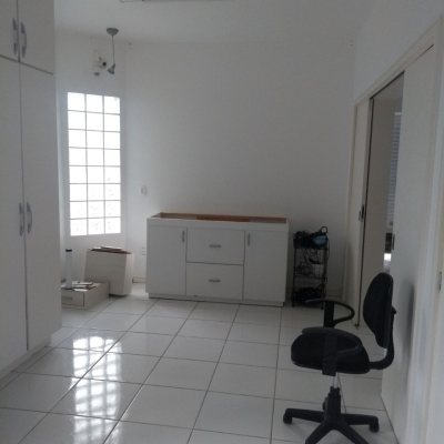 Casa Residencial com 139m², 2 quartos, 1 suíte, 1 garagem, no bairro Agronômica em Florianópolis