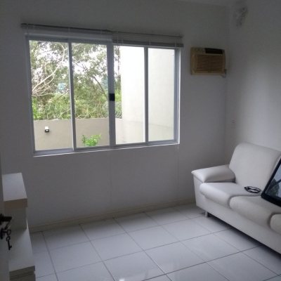 Casa Residencial com 139m², 2 quartos, 1 suíte, 1 garagem, no bairro Agronômica em Florianópolis