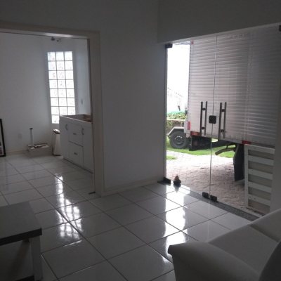 Casa Residencial com 139m², 2 quartos, 1 suíte, 1 garagem, no bairro Agronômica em Florianópolis