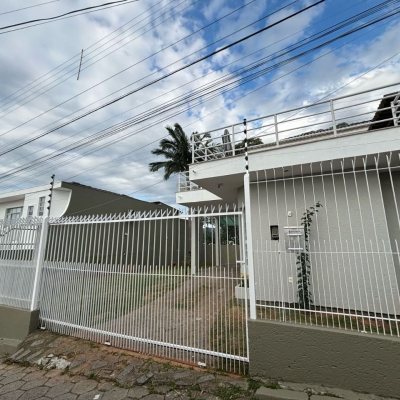 Casa Residencial com 139m², 2 quartos, 1 suíte, 1 garagem, no bairro Agronômica em Florianópolis