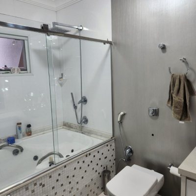 Casa Residencial com 278m², 3 quartos, 1 suíte, 3 garagens, no bairro Canasvieiras em Florianópolis