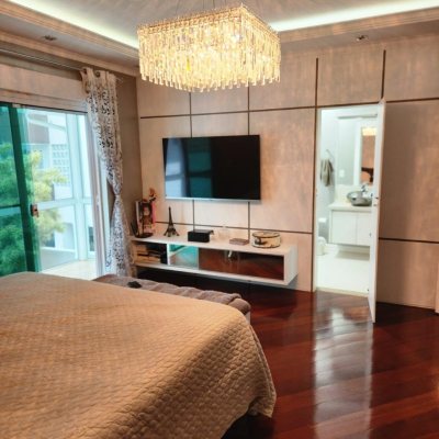 Casa Residencial com 278m², 3 quartos, 1 suíte, 3 garagens, no bairro Canasvieiras em Florianópolis