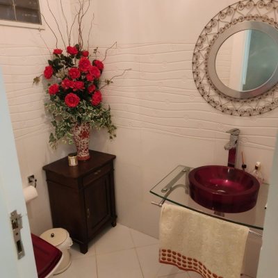 Casa Residencial com 278m², 3 quartos, 1 suíte, 3 garagens, no bairro Canasvieiras em Florianópolis